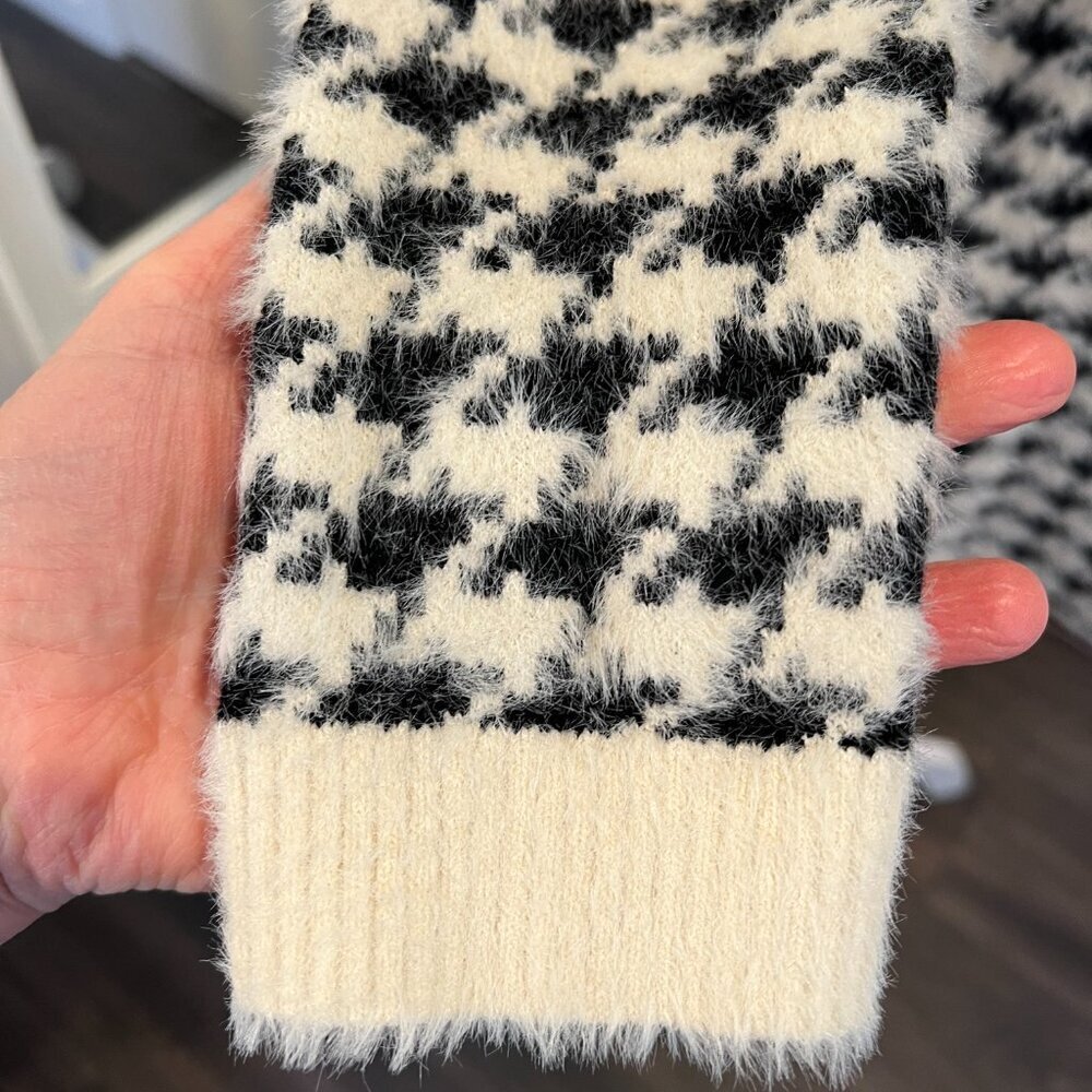 Cyrus Black & Cream Houndstooth Fuzzy Cardigan, Size Small - Picture 11 of 16